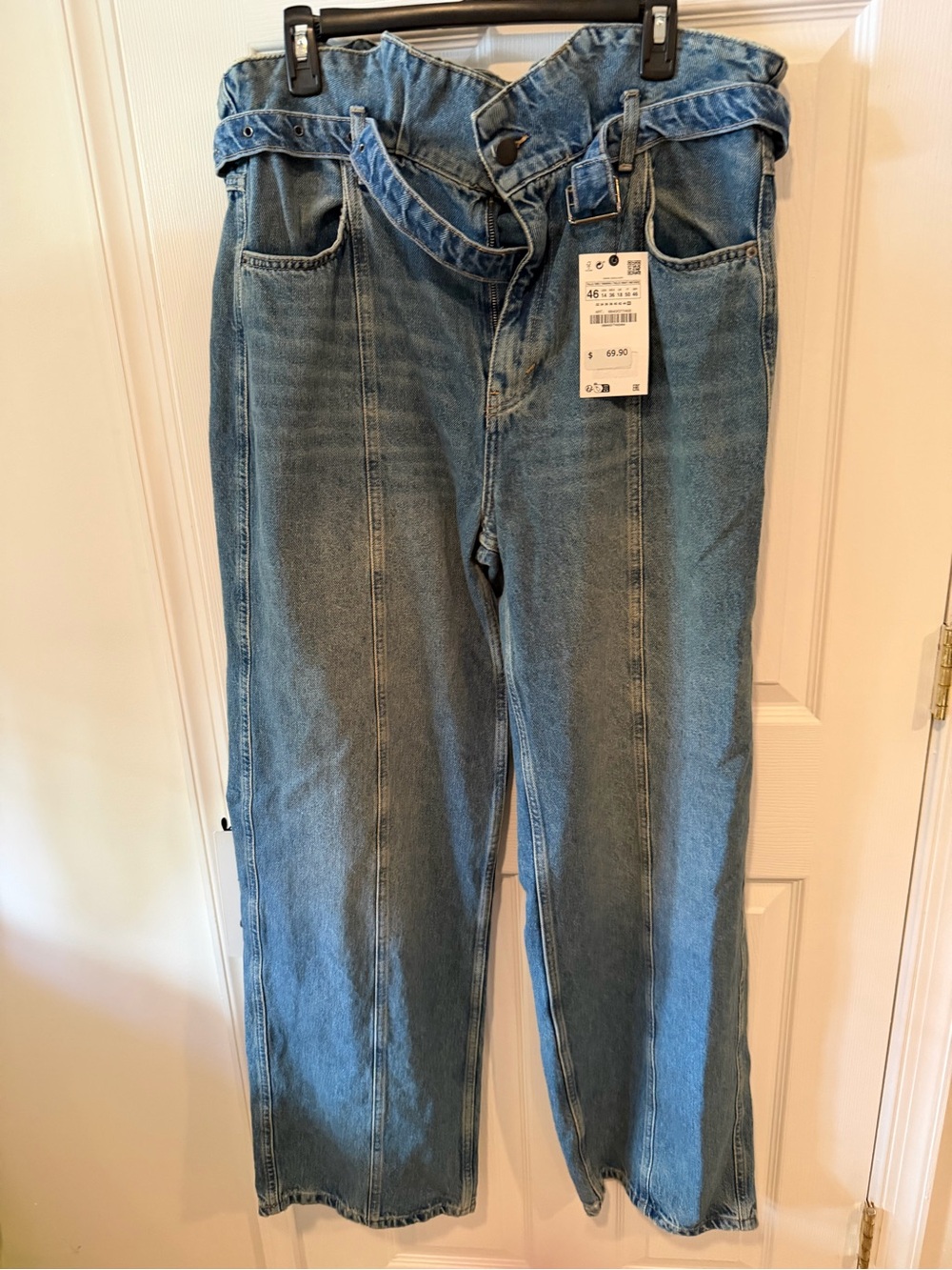 High-Waist Light Blue Denim pleated jeans